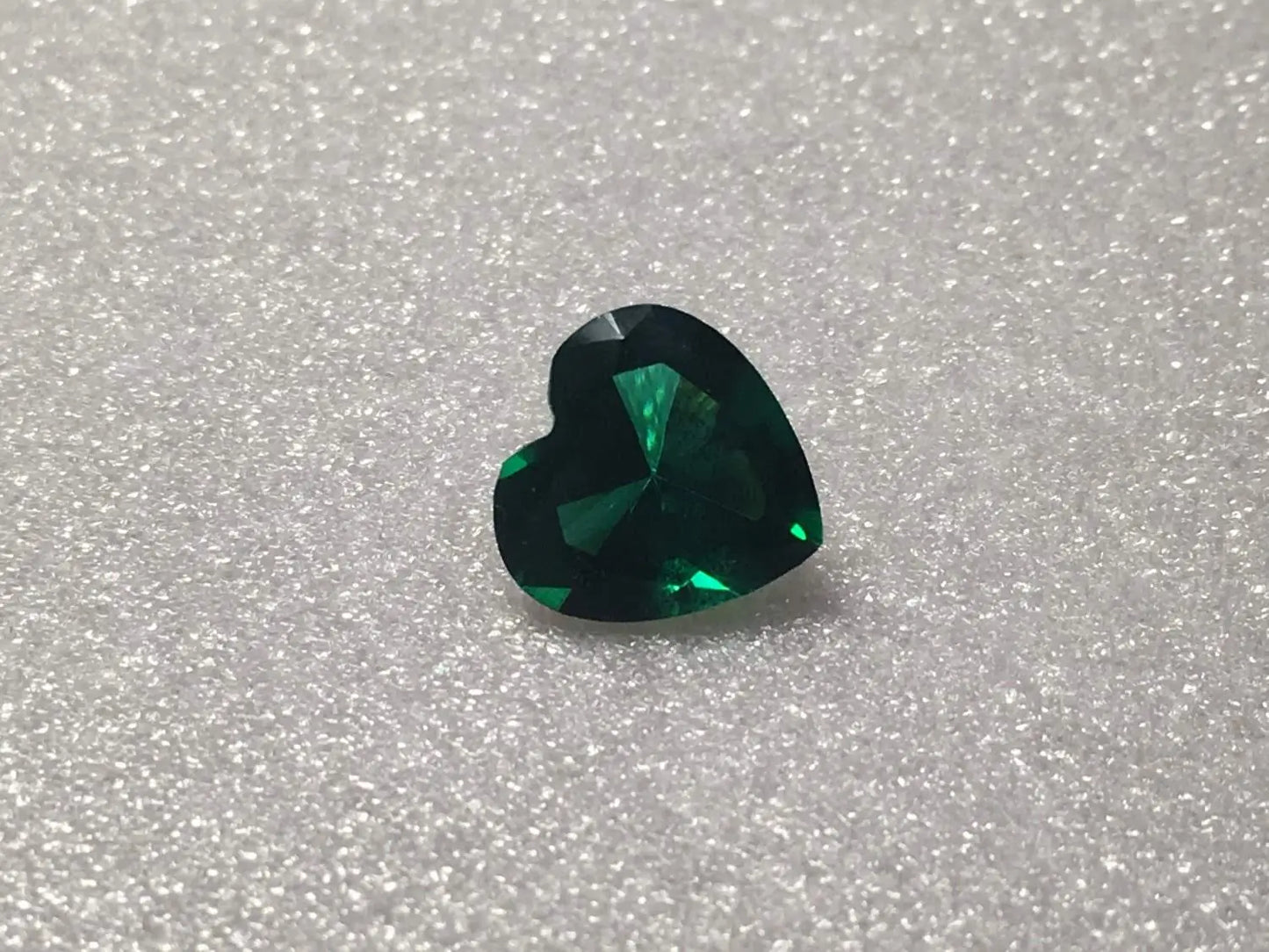 Manmade Emerald 9mm Heart 1.7ct