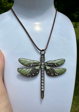 Lovely Dragonfly Pendant & Necklace