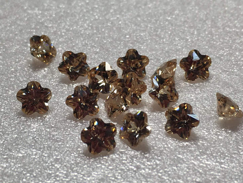 Flowershape Champagne 5mm Cz