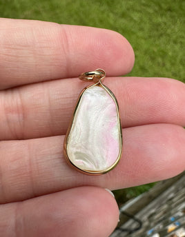 Pearly/Opal Type Pendant