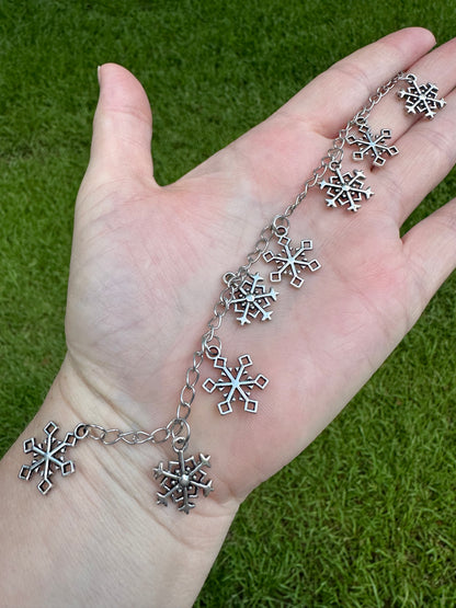 Silvertone Snowflake Pendant/Charms Strand