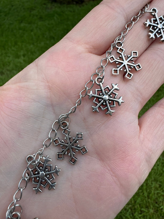 Silvertone Snowflake Pendant/Charms Strand